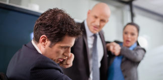 Communiquer une décision que l’on n’approuve pas