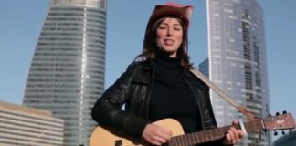 La chanteuse Anais sen prend aux DRH credit album Hellokitty www.anais inyourfaice