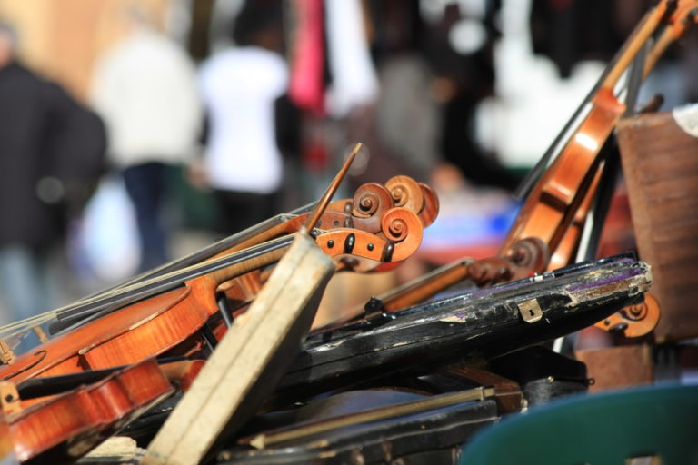 Quand la brocante sauve le banquier