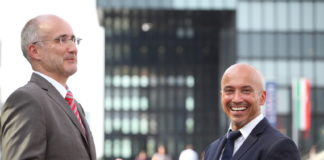 Dans un monde de complexité et de changement, Cadre et Dirigeant, qui êtes-vous vraiment ?… Organigrammes, cartes de visite, avatars et profils de réseaux sociaux, signatures électroniques… autant de dénominations qui qualifient des professionnels aux activités aussi variées que les organisations qu’ils font fonctionner. Derrière le bal des étiquettes, formelles et informelles, explicites ou implicites, se pose une question de rôles et de responsabilités. Cadre dirigeant, qui êtes-vous vraiment ?