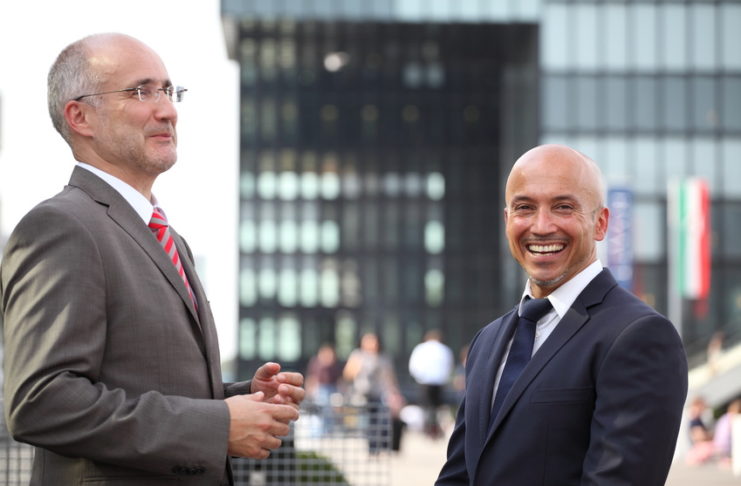 Management : top des articles les plus lus Dans un monde de complexité et de changement, Cadre et Dirigeant, qui êtes-vous vraiment ?… Organigrammes, cartes de visite, avatars et profils de réseaux sociaux, signatures électroniques… autant de dénominations qui qualifient des professionnels aux activités aussi variées que les organisations qu’ils font fonctionner. Derrière le bal des étiquettes, formelles et informelles, explicites ou implicites, se pose une question de rôles et de responsabilités. Cadre dirigeant, qui êtes-vous vraiment ?