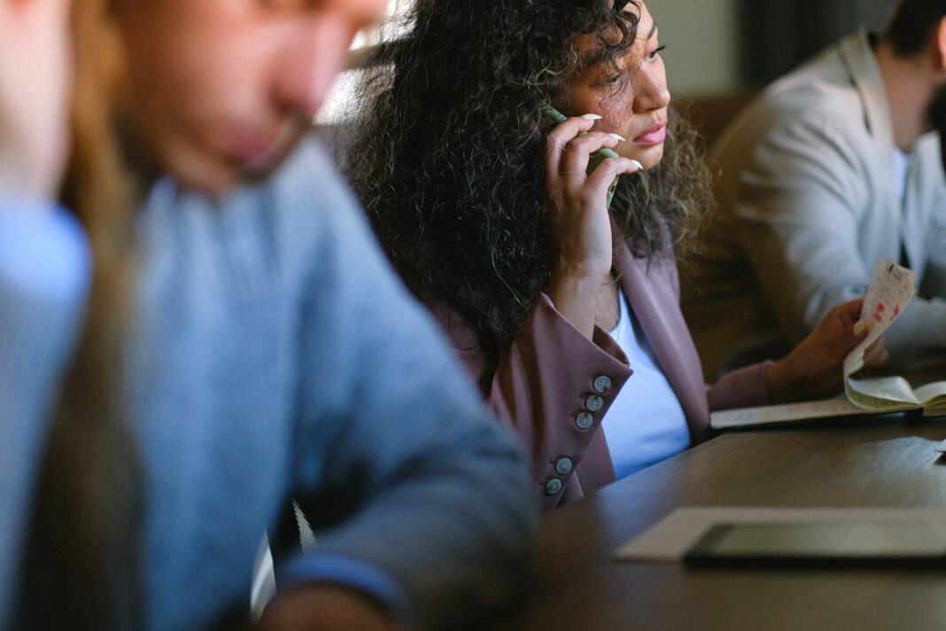 Etre aimé et/ou être efficace.
