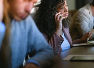 Etre aimé et/ou être efficace.