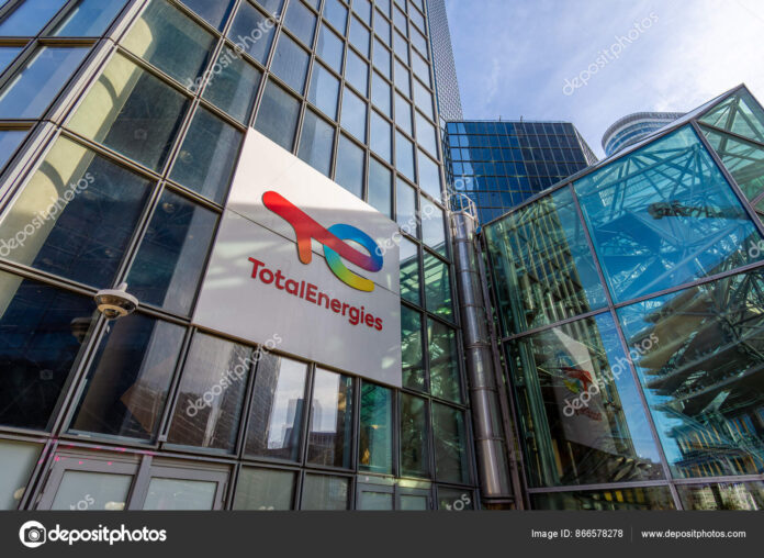 TOTALENERGIE depositphotos_866578278-stock-photo-courbevoie-france-february-2026-sign.jpg