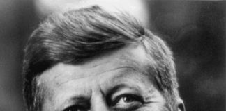 Le grand leader incite à se surpasser pour un grand objectif Le grand leader incite à se surpasser pour un grand objectif