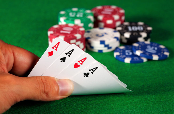 Le poker pour rafler la mise même au bureau !