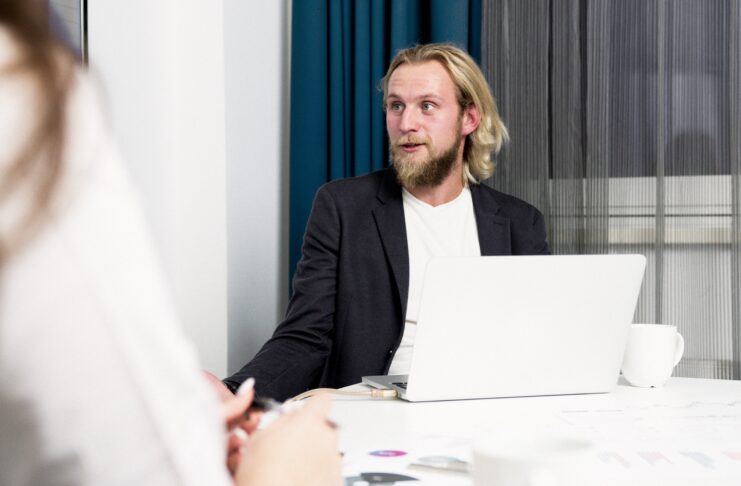 Métier d’acheteur : le facteur humain au coeur de sa réussite