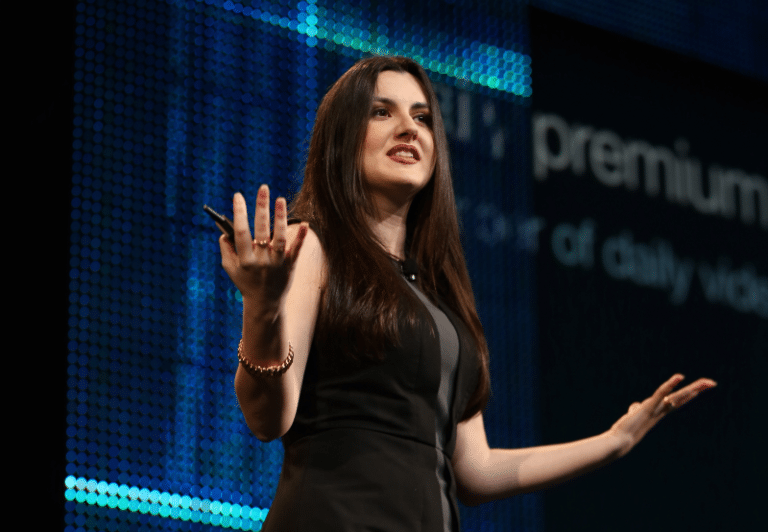 Fidji Simo, la jeune française, Directrice de l’application Facebook