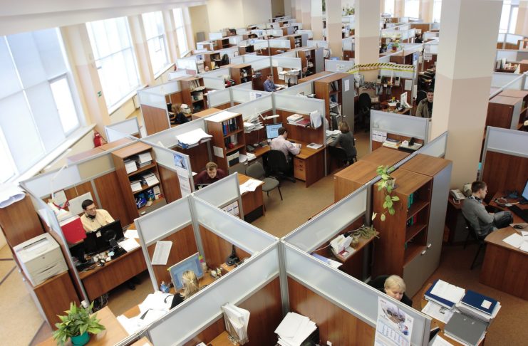 Optimiser votre espace travail avec des rangements astucieux