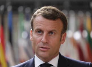 Cadres, ce qu’Emmanuel Macron vous réserve Depositphotos_