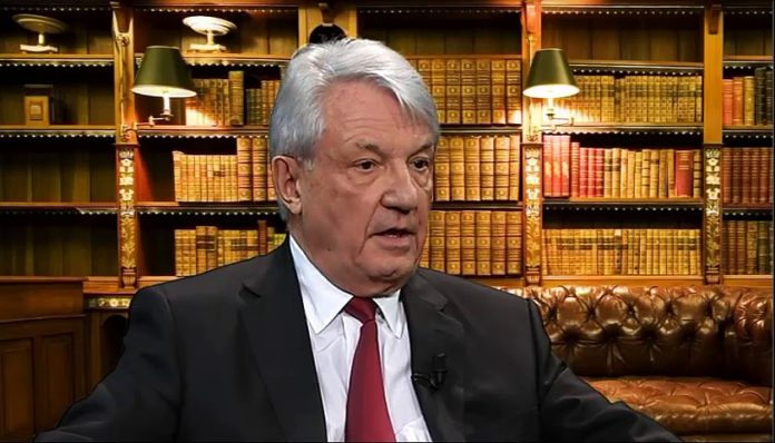 Christian Latouche, l'empereur de la comptabilité