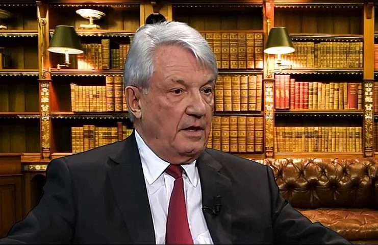 Christian Latouche, l'empereur de la comptabilité