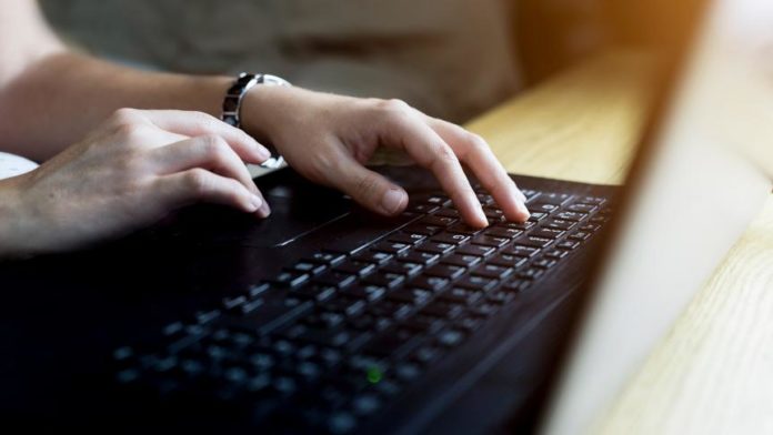 La recherche vocale en ligne.