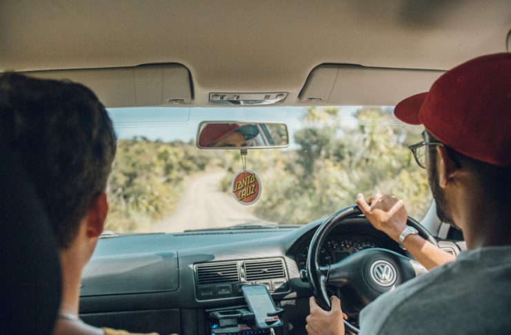 Passer son permis de conduire à l’étranger : le guide par régions du monde