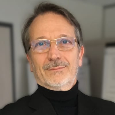 Gil Develey, Directeur général d'une socité de conseil, Paris