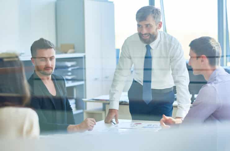 Manager, pour être inspirant, souriez et souriez encorecredit Depositphotos seventyfour