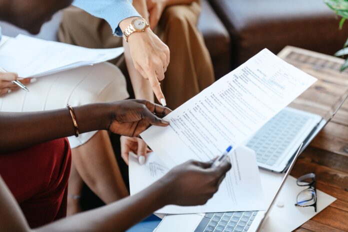 pexels-alexander-suhorucov-6457521 Le Core RH ou « back office » : essentiel au bien-être des salariés Le Core RH ou « back office » : essentiel au bien-être des salariés