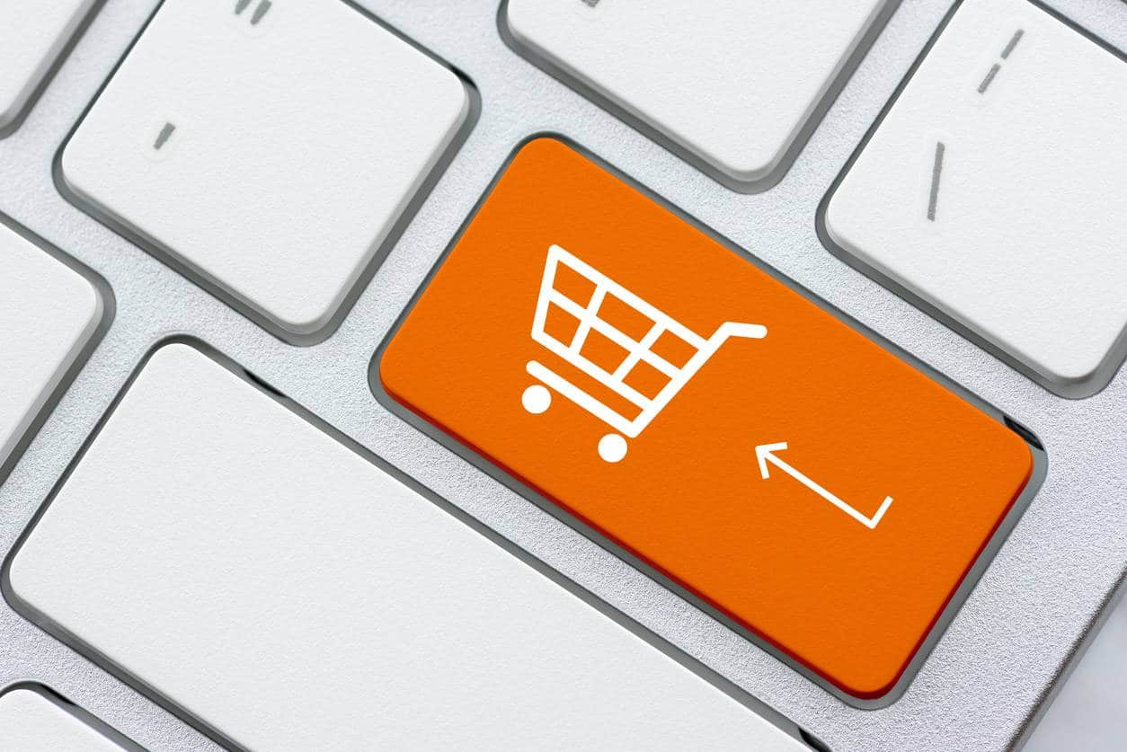 E-commerce logistics outsourcing