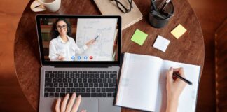 BTS à distance ou en présentiel : lequel choisir ? BTS à distance ou en présentiel