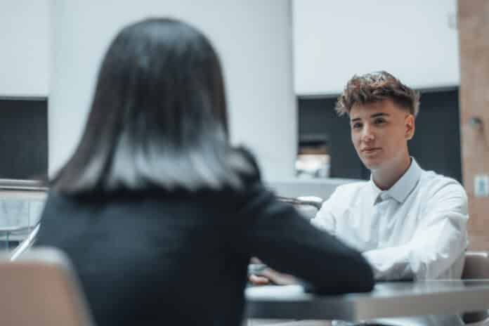 Comment présenter les périodes sans emploi dans votre CV Credit Depositphotos Depositphotos