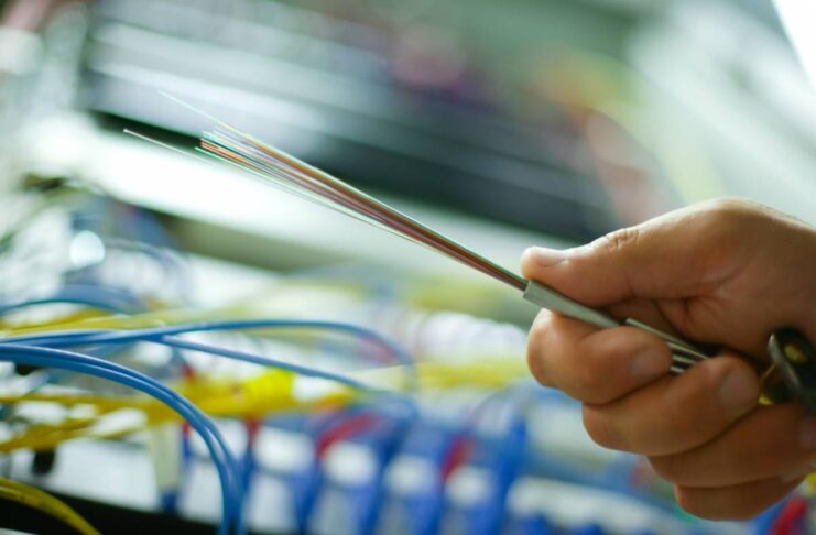 Comment utiliser une cliveuse pour fibre optique ? Utiliser une cliveuse pour fibre optique