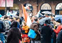 ce qu'on dit de la grève et des syndicats credit Depositphotos