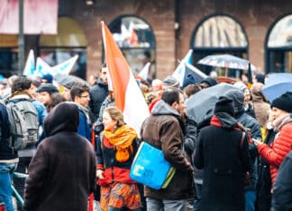 ce qu'on dit de la grève et des syndicats credit Depositphotos