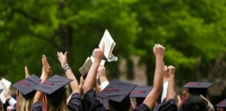 Quels sont les différents diplômes délivrés par une école de commerce ?