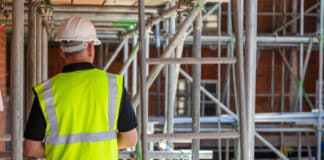 Chantier, les avantages de se fournir chez un spécialiste de l'échafaudage credit Depositphotos