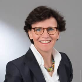 Martine Story Dirigeante d'ALTHEO (conseil en reprise d'entreprise), EVALTEAM (conseil en cession d'entreprise), coach, auteure, expert APM