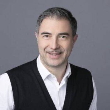 Sylvain Harault, Directeur principal du conseil en vente chez Pega.