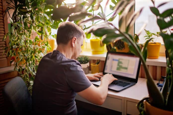 Travail hybride exigence des collaborateurs Credit Depositphotos
