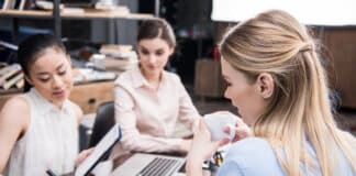 Femmes cadres et freins professionnels Credit Depositphotos