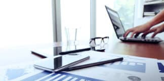 Logiciel pour aider les PME à gérer la relation client Credit Depositphotos