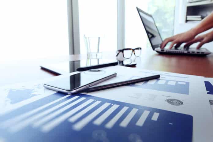 Logiciel pour aider les PME à gérer la relation client Credit Depositphotos