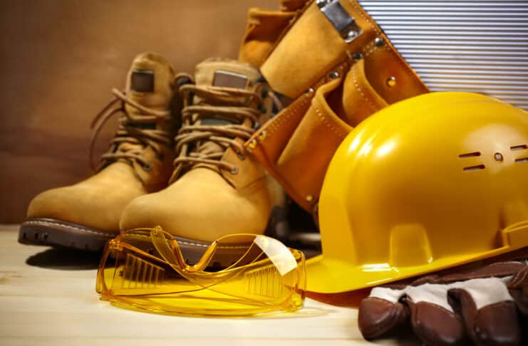 Les chaussures de sécurité, vecteurs de protection et de performance credit Depositphotos
