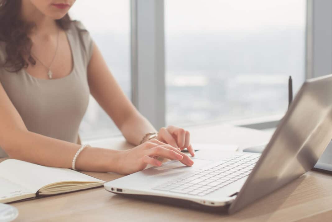 Travail à distance Comment gérer l'information et la collaboration credit Depositphotos