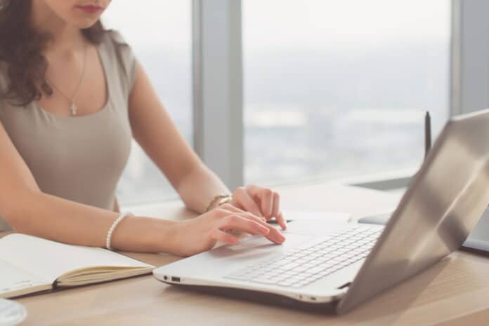 Travail à distance Comment gérer l'information et la collaboration credit Depositphotos