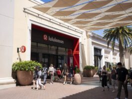 Comment embellir la terrasse de votre établissement avec une bâche sur mesure ?