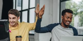 Pourquoi le manager doit favoriser les relations amicales au travail Pourquoi le manager doit favoriser les relations amicales au travail Credit Depositphotos