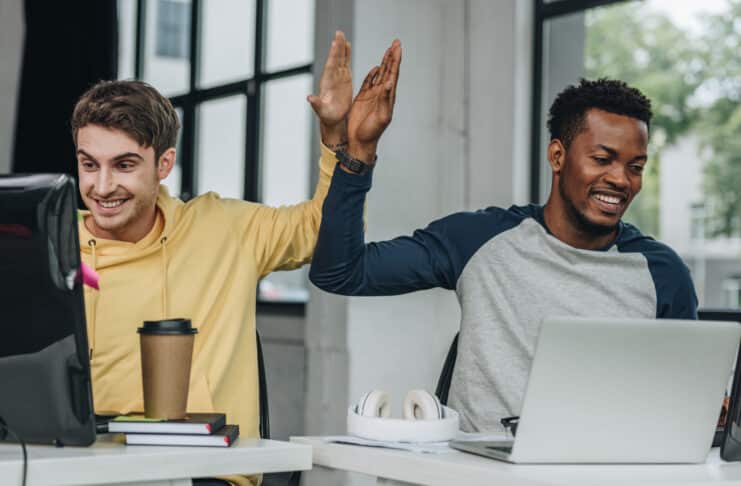 Pourquoi le manager doit favoriser les relations amicales au travail Pourquoi le manager doit favoriser les relations amicales au travail Credit Depositphotos