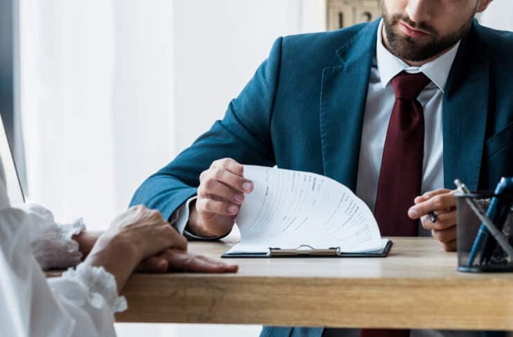 Comment optimiser votre CV pour passer les robots en 2023 credit Depositphotos IgorVetushko