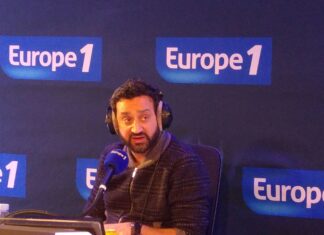 Cyril Hanouna lors d'un enregistrement d'une émission de radio credit Wikimedia Commons