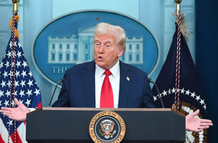 La piuissance et les puissants credit Depositphotos