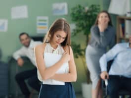 Violence au travail credit Depositphotos_belchonock