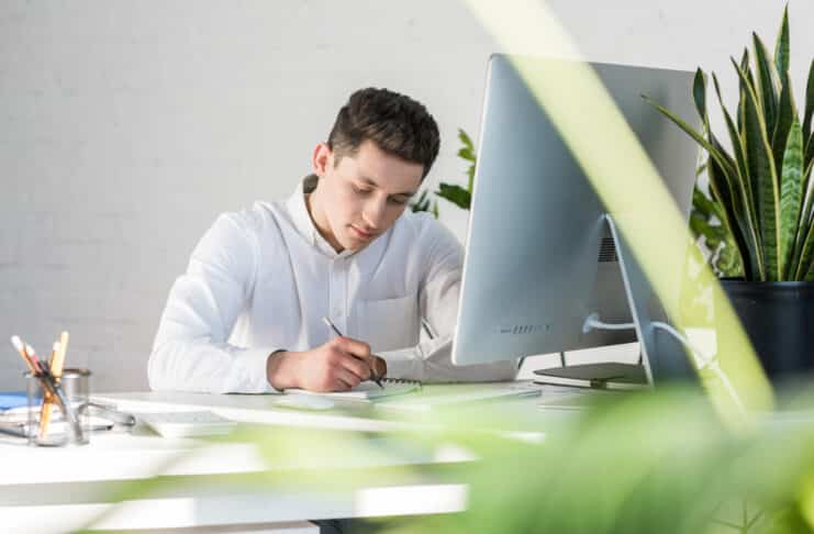 Bien écrire : l’orthographe prend l’ascenseur social credit Depositphotos_AlexLipa