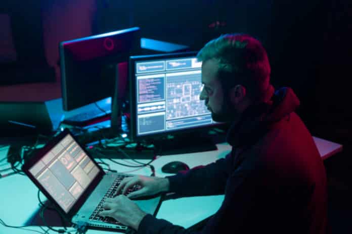 cyberattaques Les cyber-arnaques pendant les fêtesDepositphotos_shmeljov