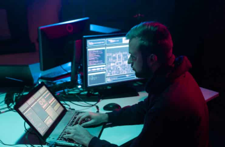 Les cyber-arnaques se multiplient pendant les fêtes cyberattaques Les cyber-arnaques pendant les fêtesDepositphotos_shmeljov