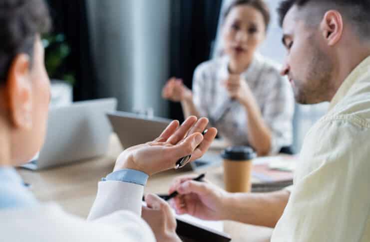 Osez reprendre une filiale d’un grand groupe ! C’est le moment ! racheter une filiale d'une groupe credit Depositphotos_HayDmitriy