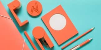 La magie des goodies pour motiver et fédérer vos collaborateurs outils-bureau-surface-coloree_23-2148182122.jpg credit freepik